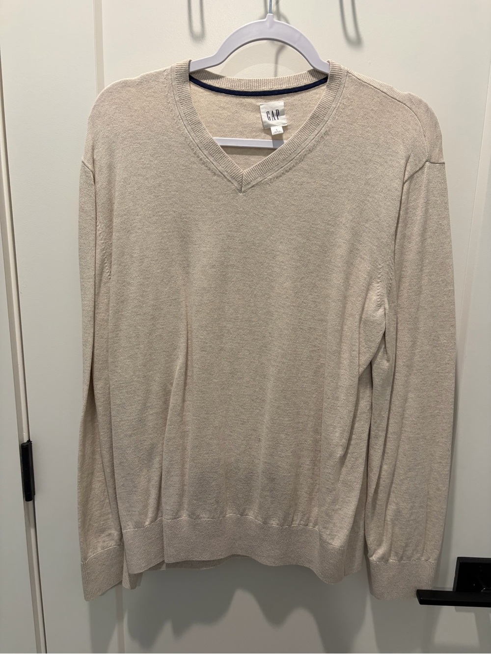 GAP Men's V-Neck Sweater in Beige Cream